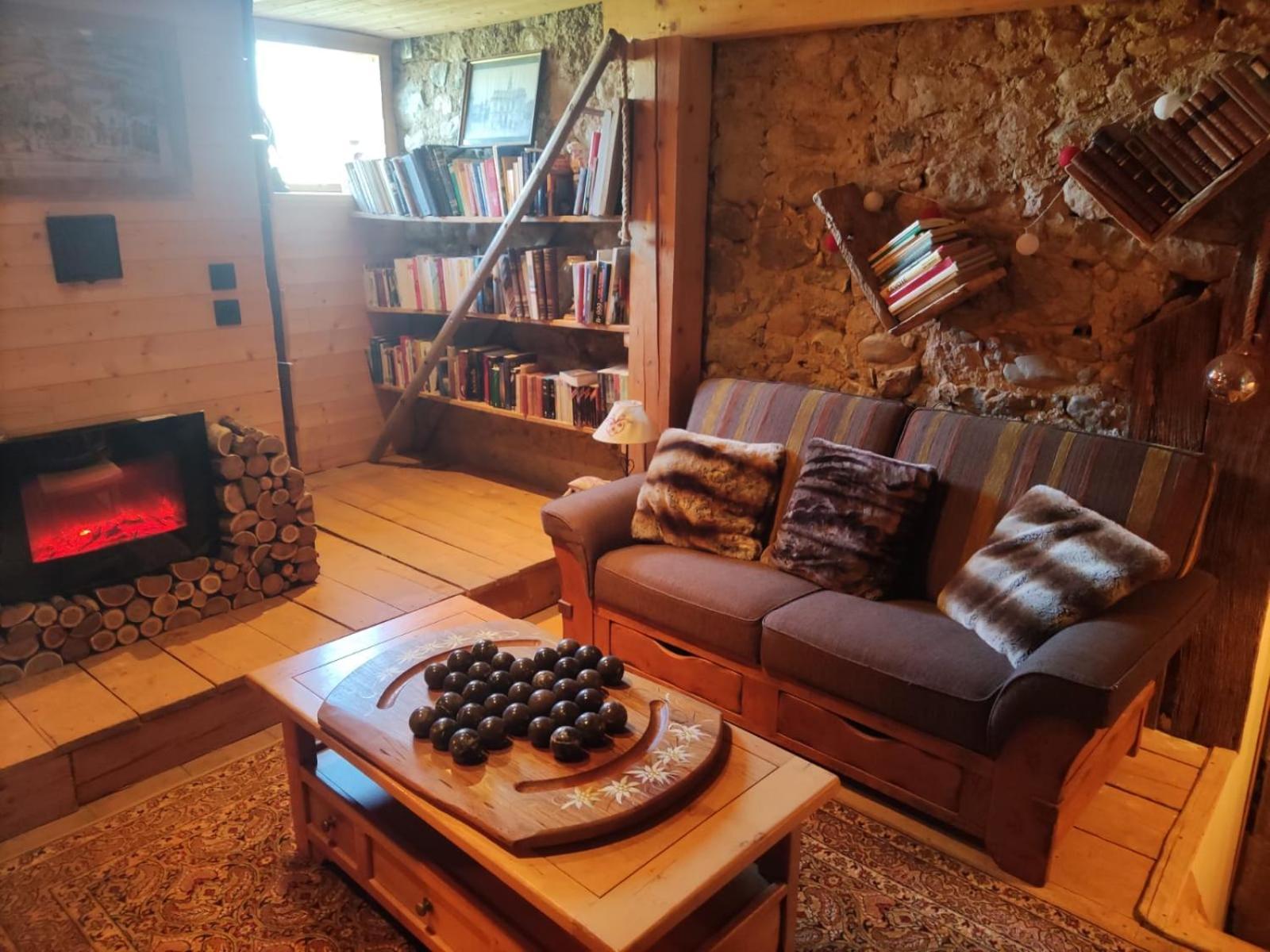 La Chambre Savoyarde Chez Les Garcons Saint-Paul-sur-Yenne Экстерьер фото